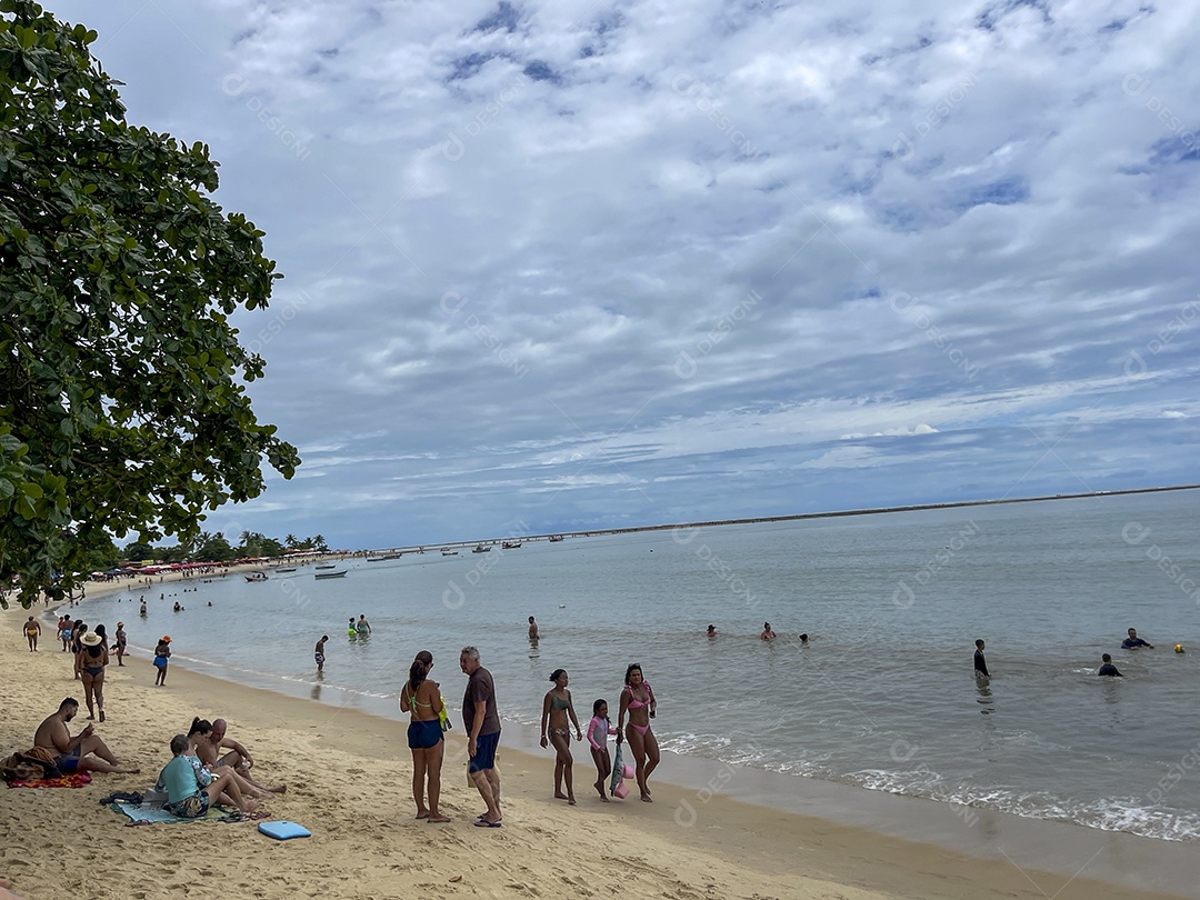 Praia bem movimentada