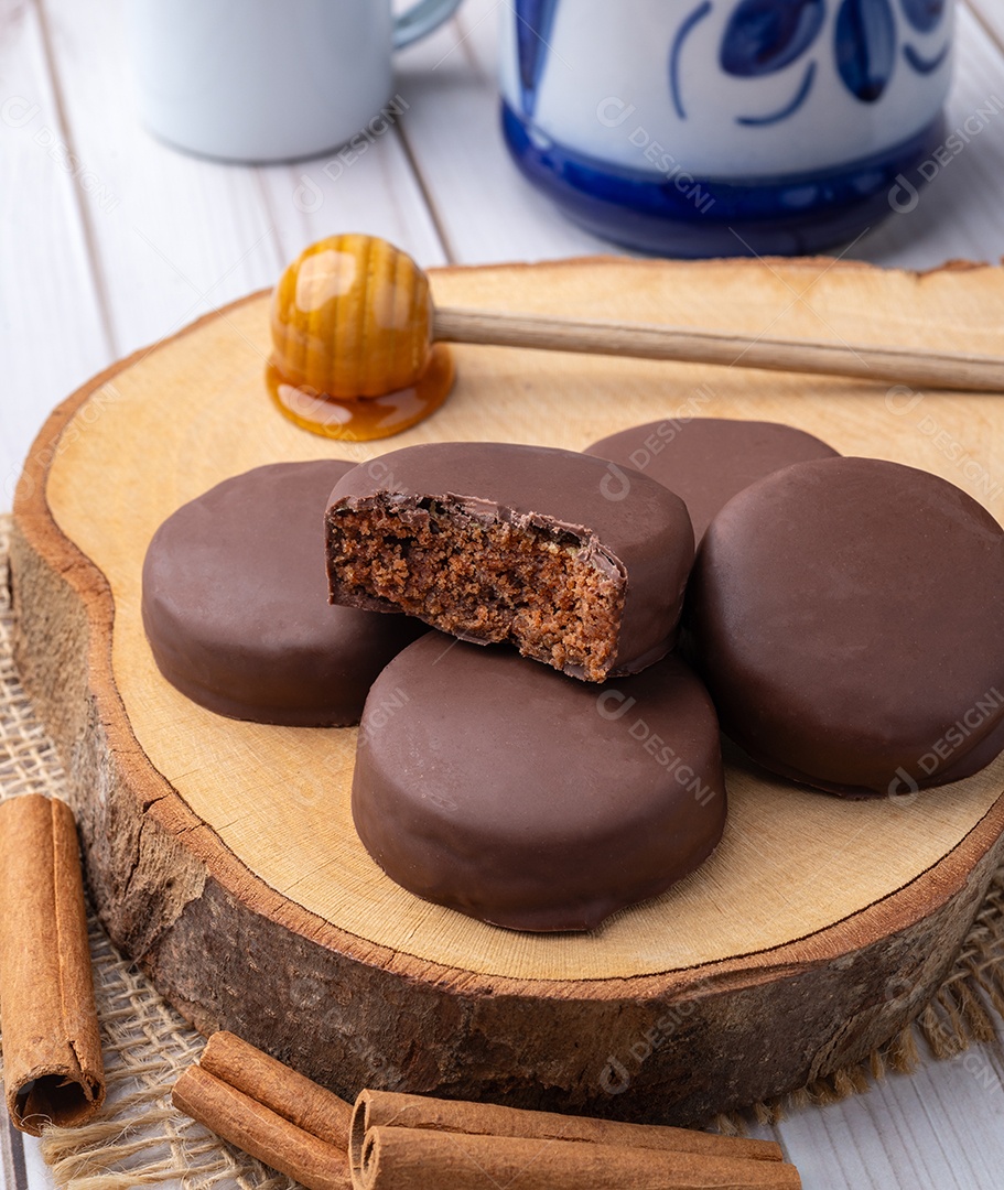 Pão de mel brasileiro com cobertura de chocolate