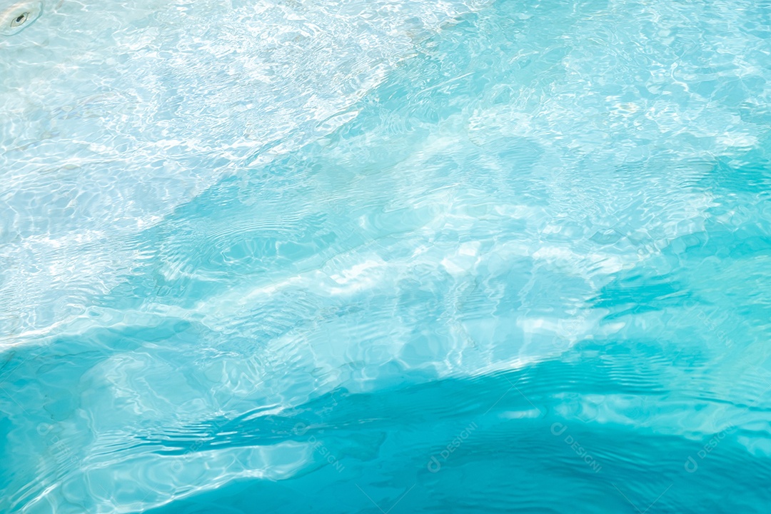 Textura de superfície de água clara azul transparente com ondulações