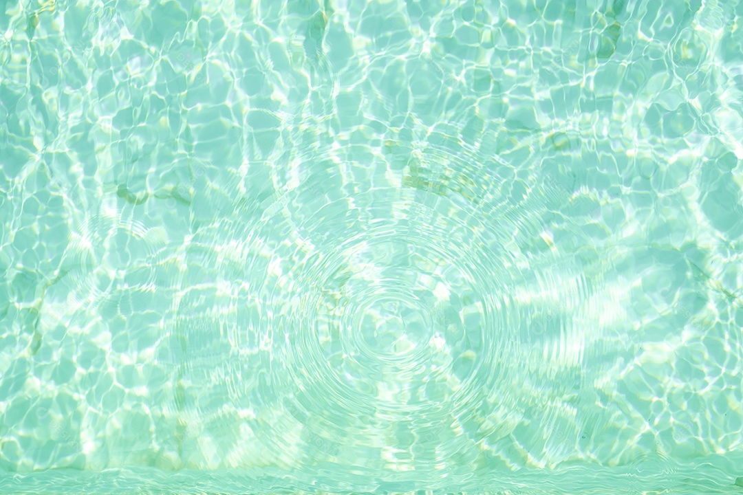 Textura de superfície de água clara azul transparente com ondulações