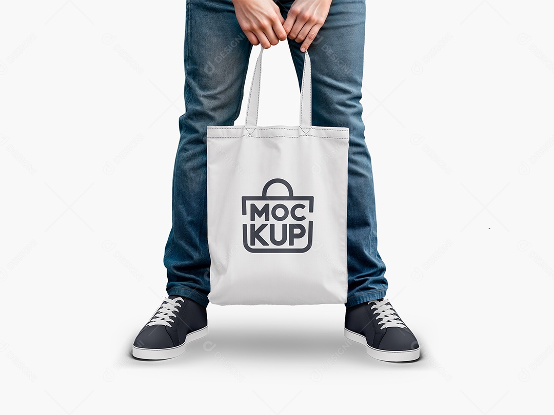 Homem Segurando uma Sacola Mockup PSD Editável