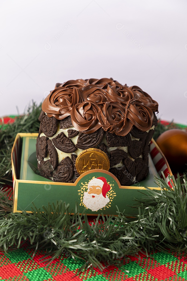 Panetone delicioso de chocolate e bolacha