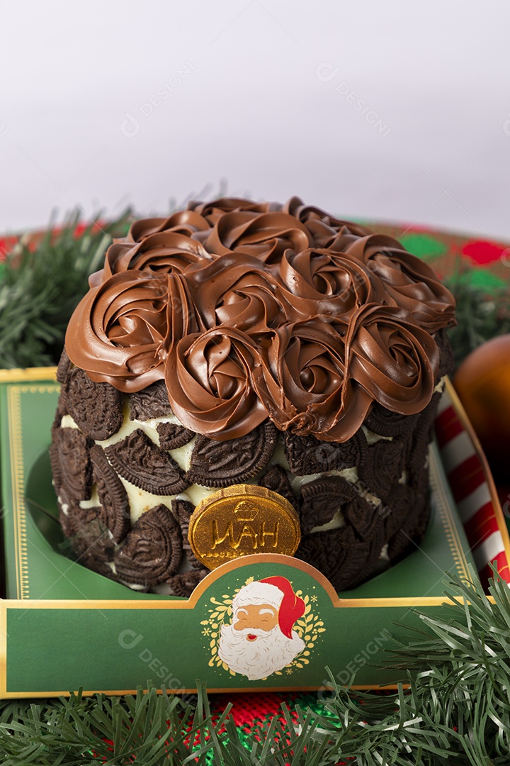 Panetone delicioso de chocoolate com bolacha