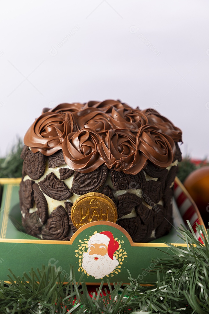 Panetone de chocolate em uma caixinha decorada