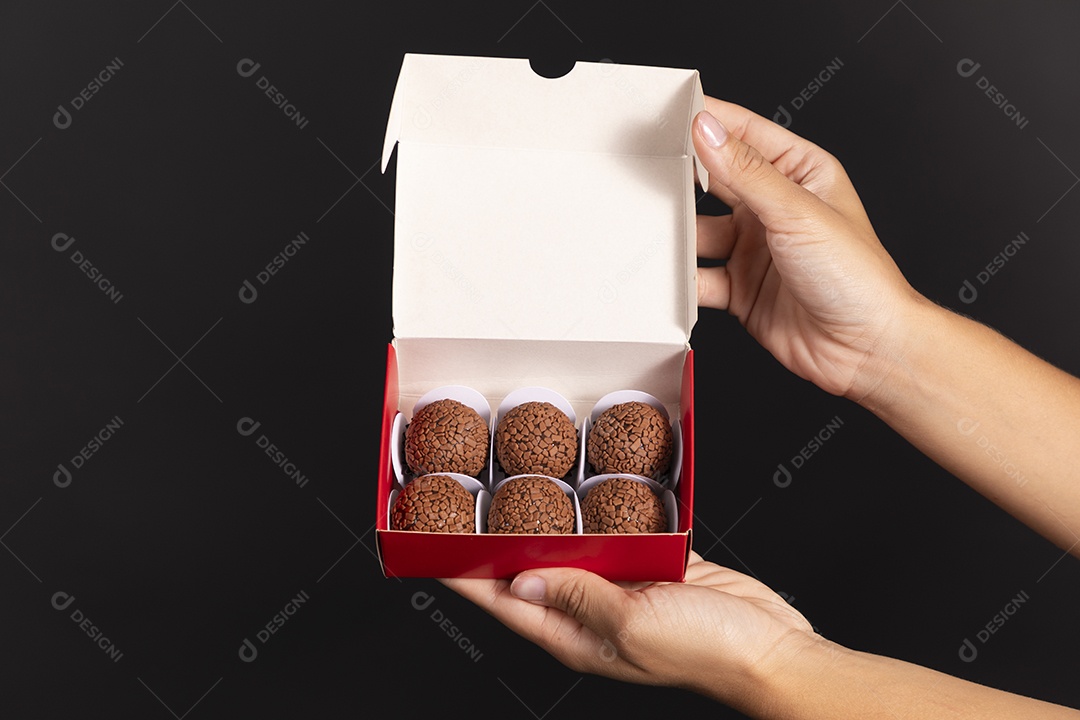 Caixa com brigadeiros deliciosos