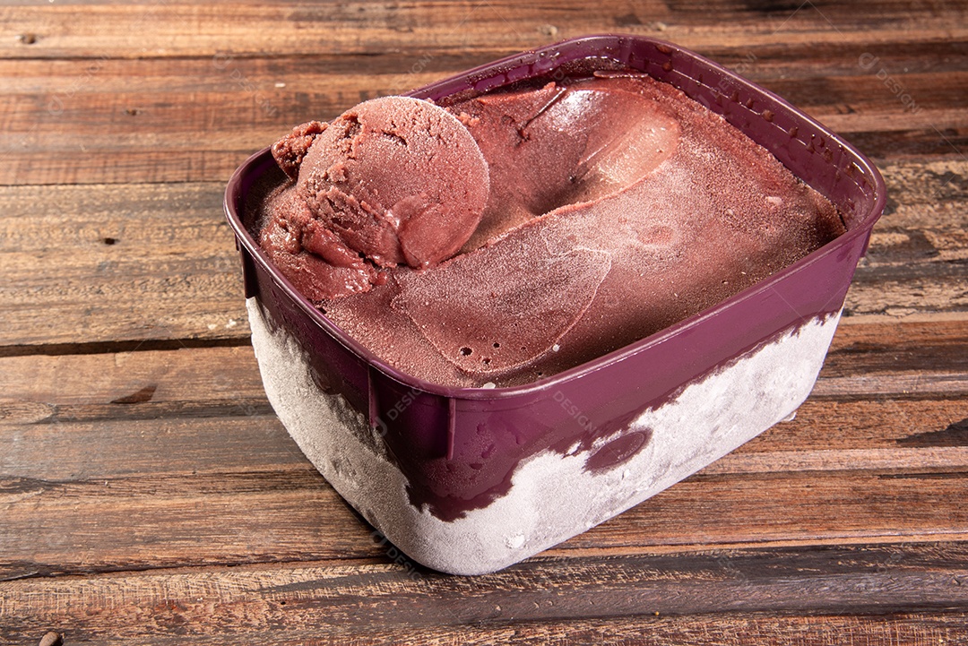 Tigela de açaí cremoso delicioso