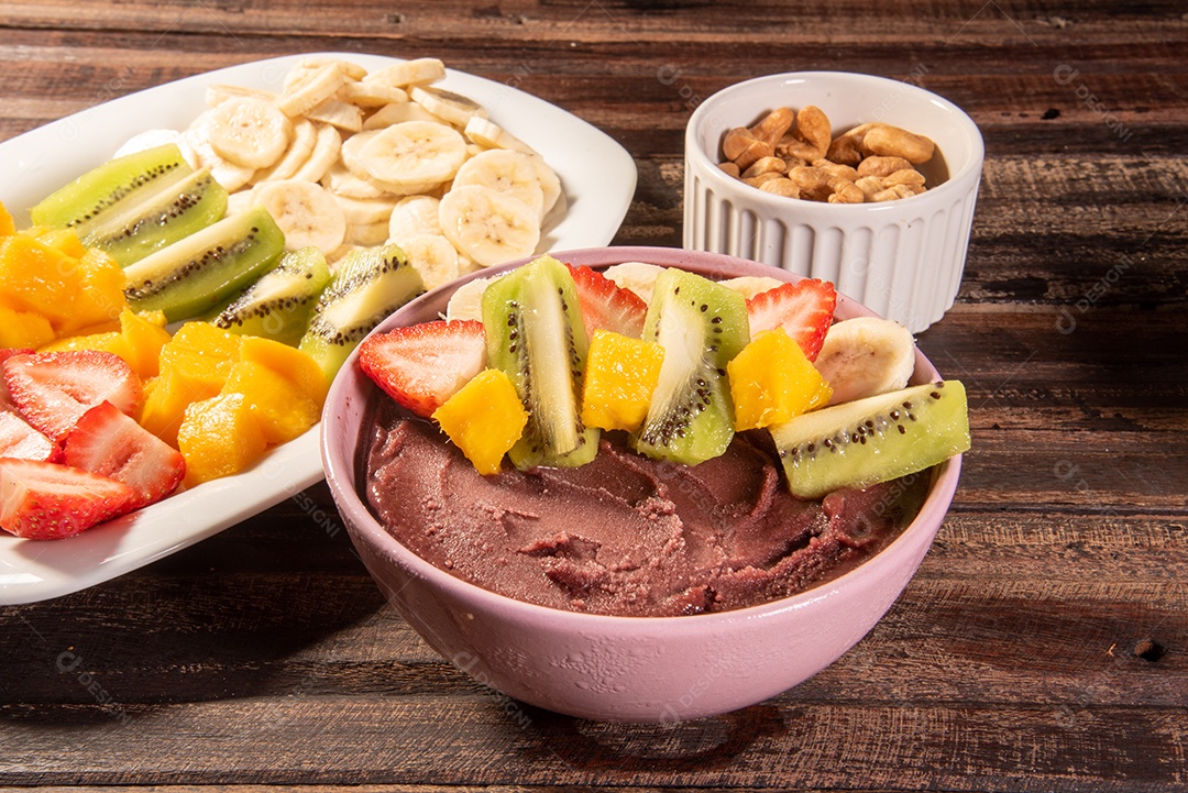 Açaí da amazônia com frutas tropicais