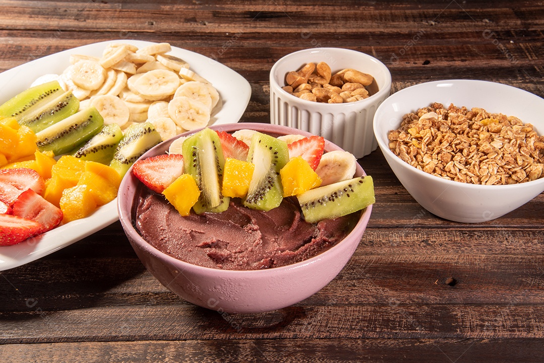 Açaí da amazônia com frutas tropicais