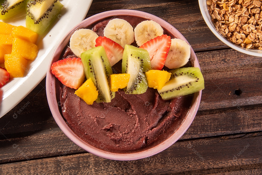 Açaí da amazônia com frutas tropicais