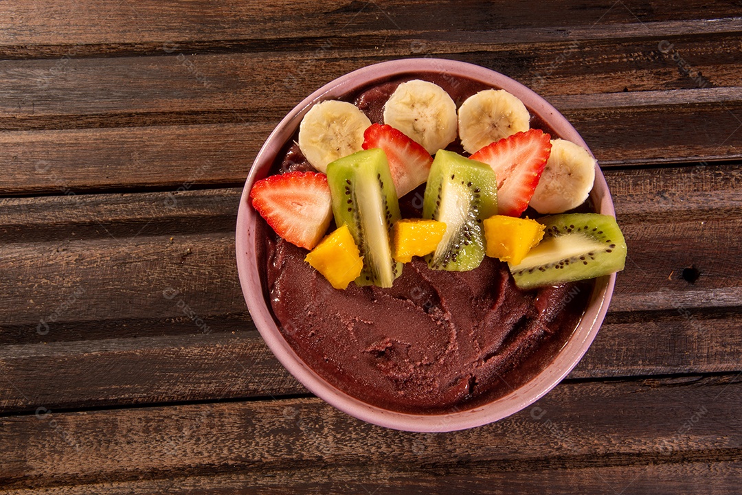 Açaí da amazônia com frutas tropicais