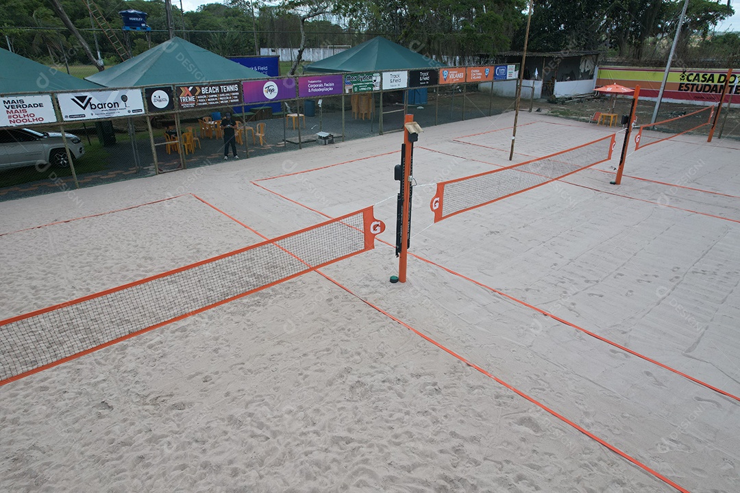 Lindo campo de aréia de beach tennis