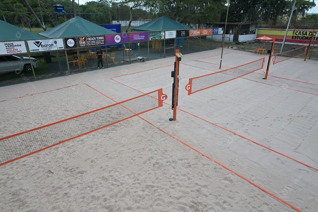 Lindo campo de aréia de beach tennis