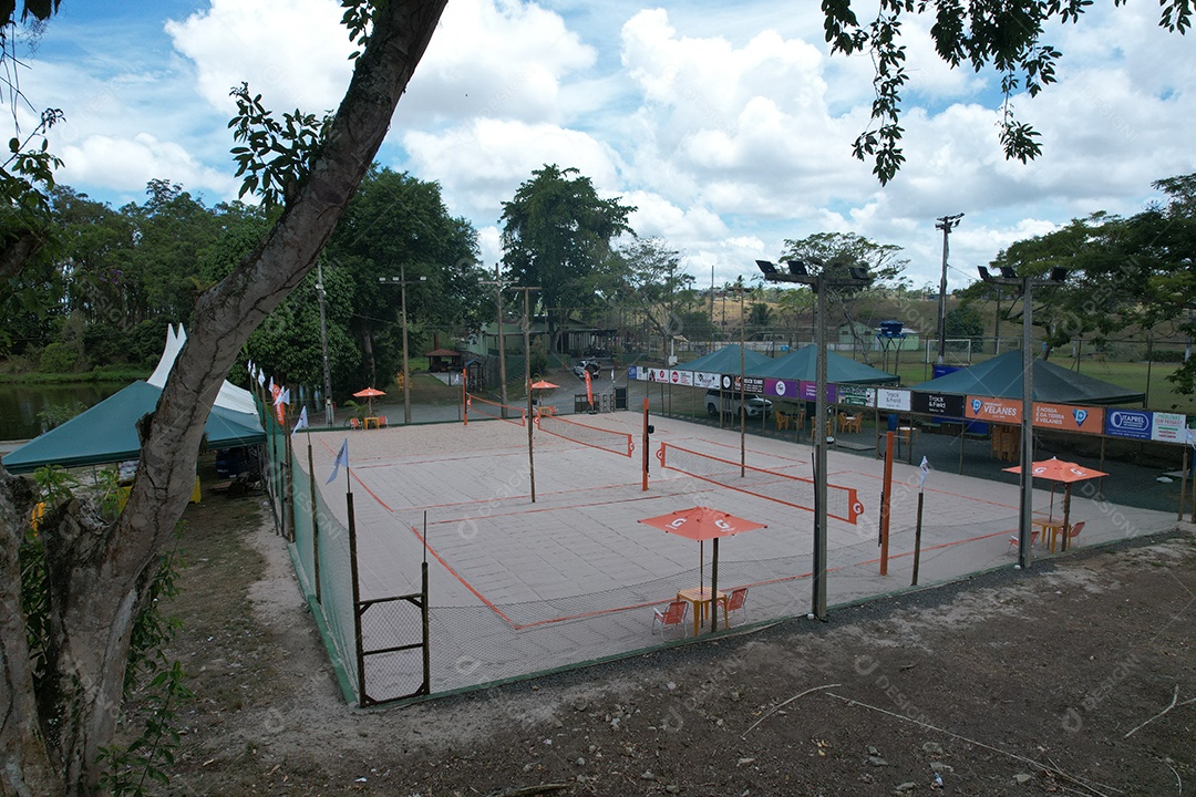 Lindo campo de aréia de beach tennis