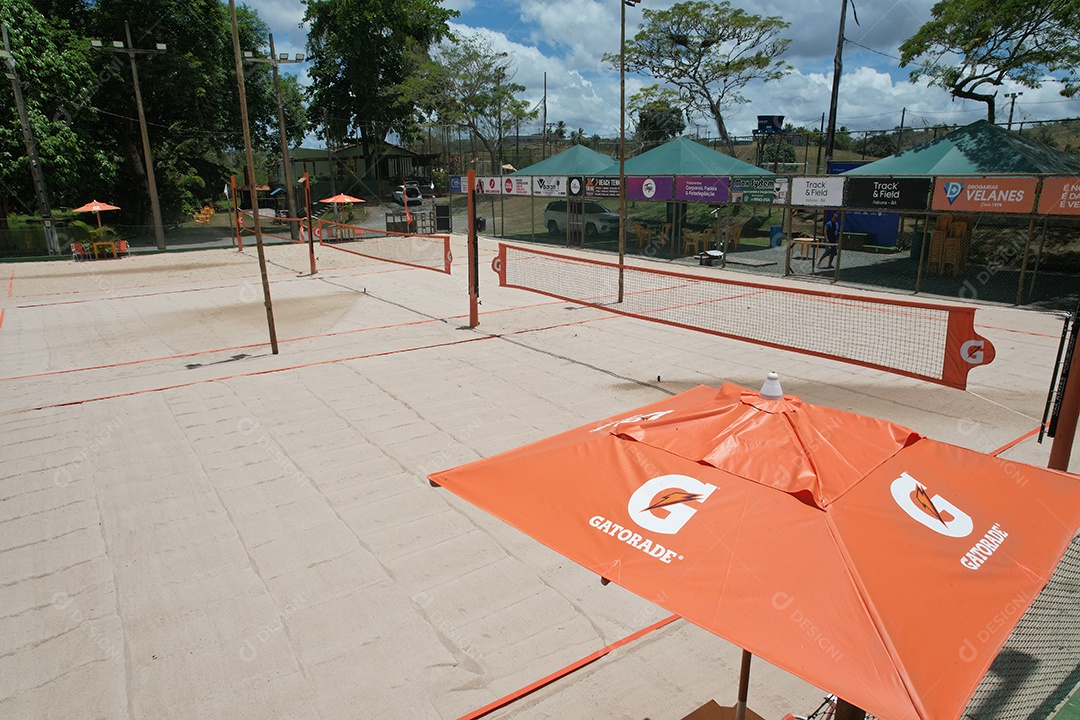 Lindo campo de aréia de beach tennis