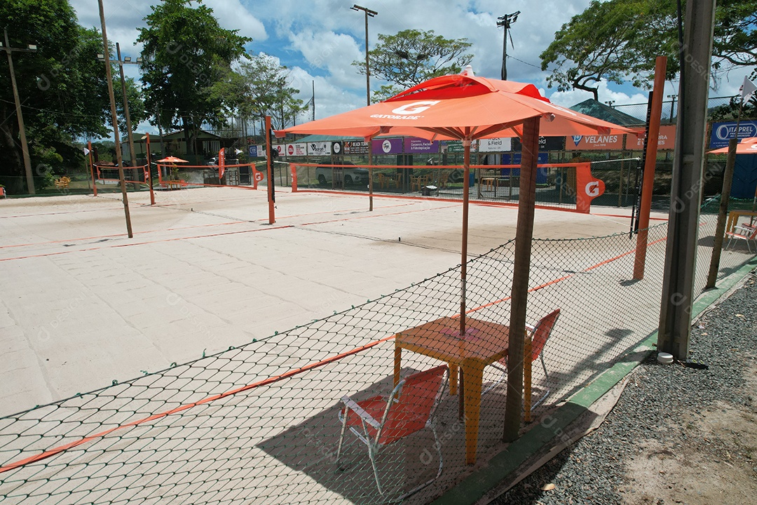 Lindo campo de aréia de beach tennis