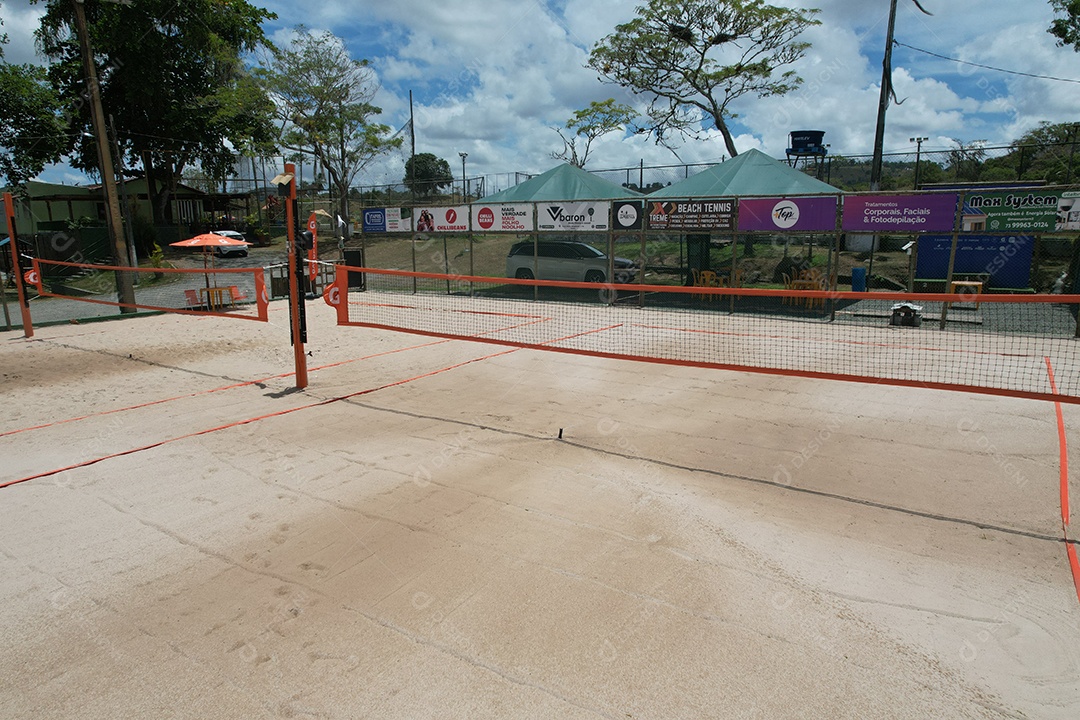 Lindo campo de aréia de beach tennis