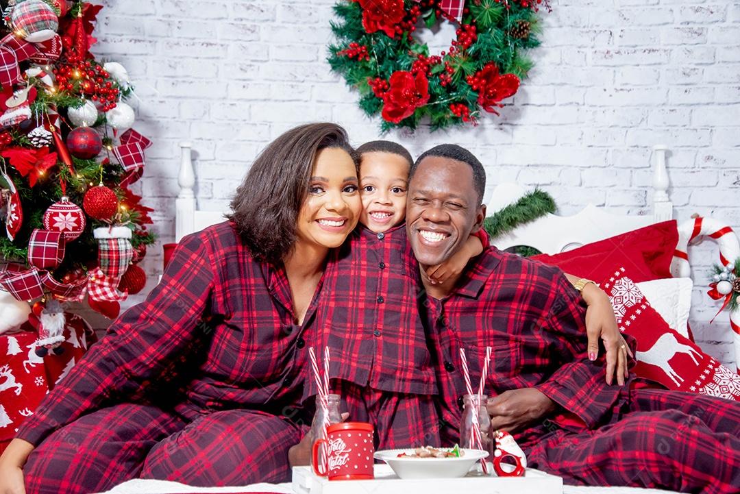 Família feliz abraçado e unidos para o natal