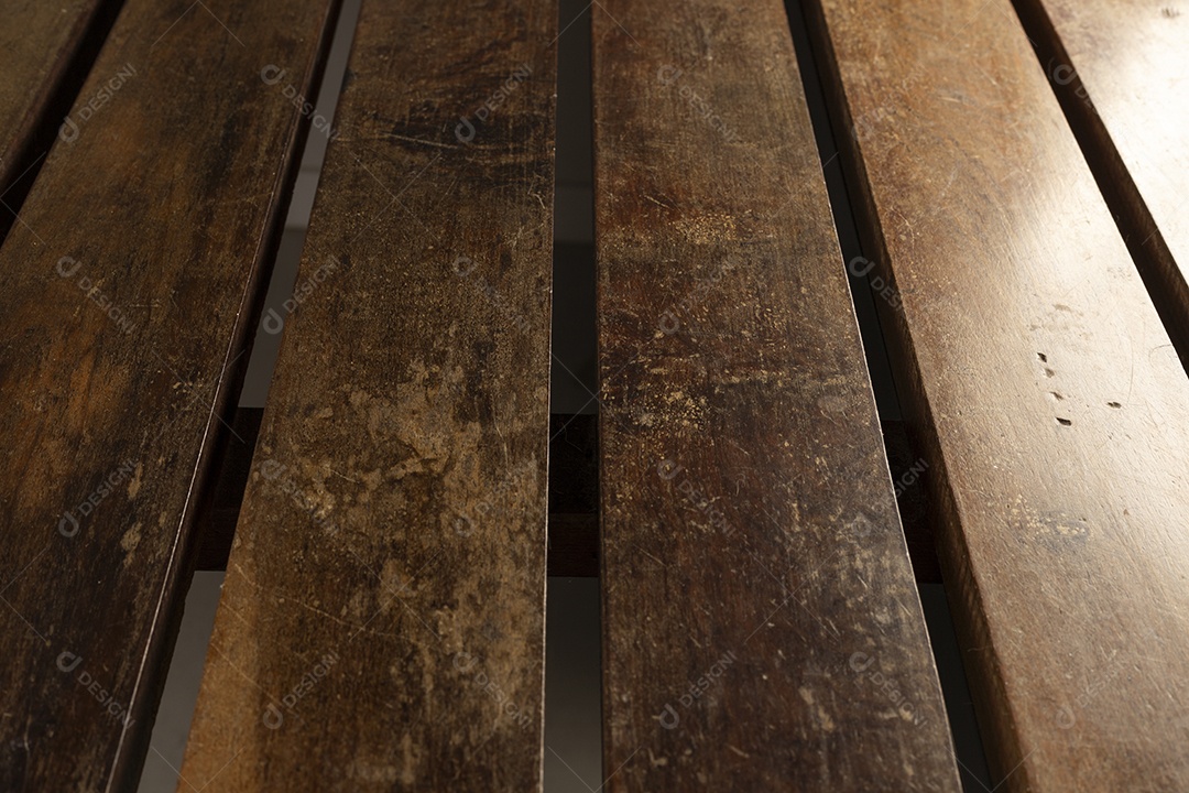 Detalhes de uma mesa de madeira