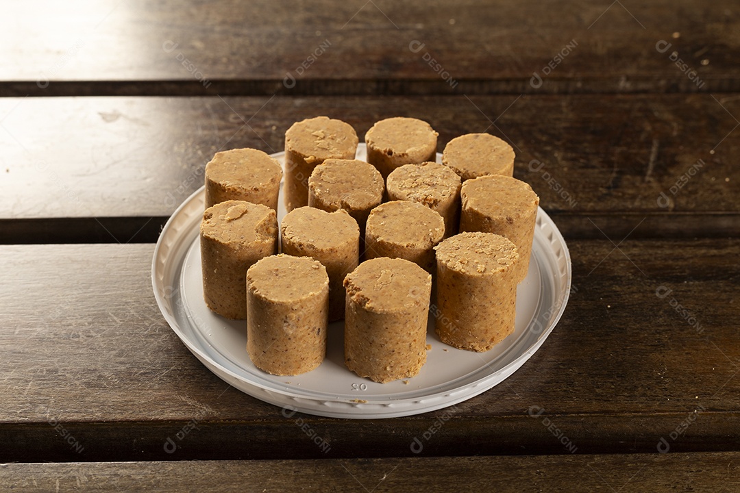 Paçoca deliciosa em uma tampa branca