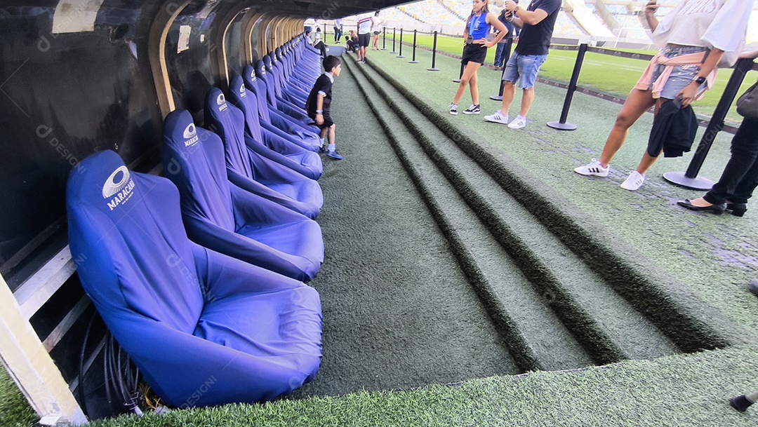 Cadeiras de reserva de um campo