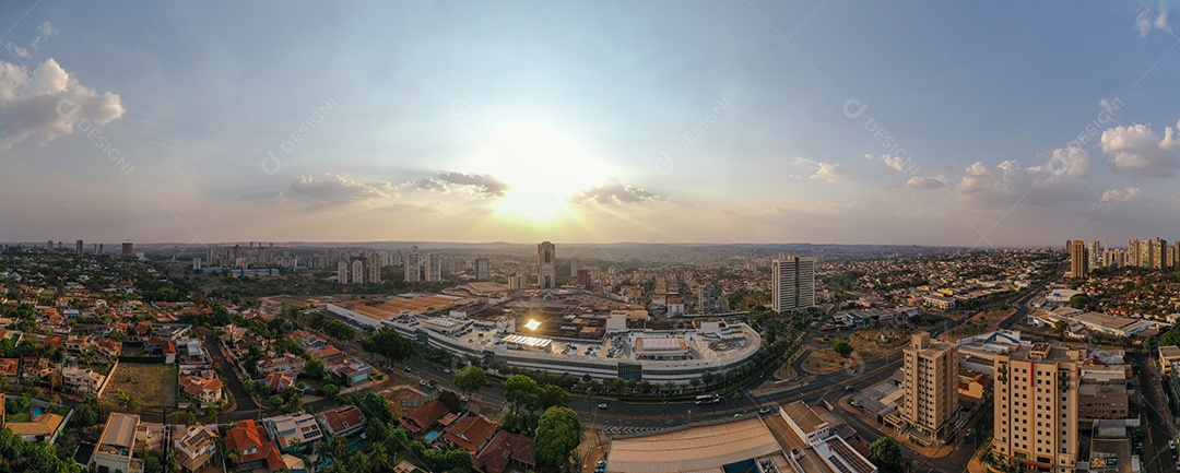Vista panorâmica mostrando o Ribeirão Shopping e parte da zona sul