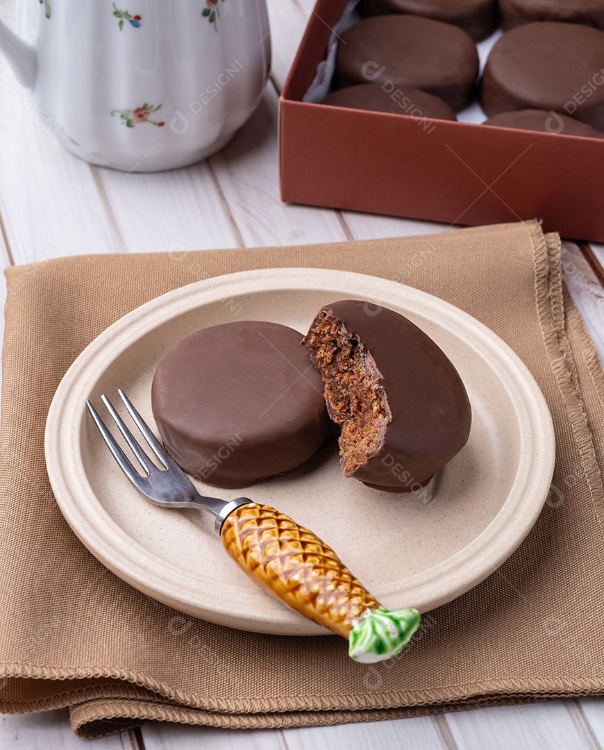 Pao de mel brasileiro ou biscoitos de mel com cobertura de chocolate