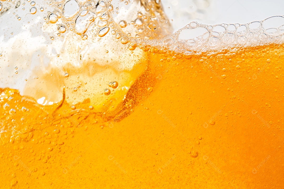 Close up brilhante laranja óleo ou textura de respingos de cerveja e ondas da natureza belas ondas curvas e pequenas bolhas suaves para design gráfico e fundo