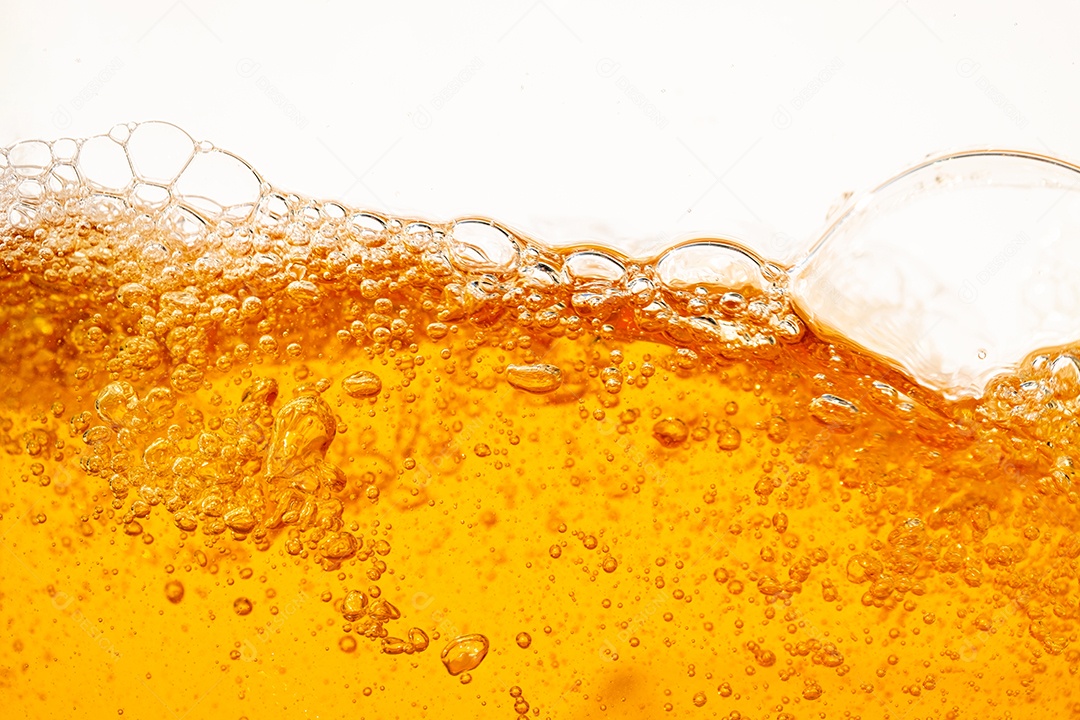 Close up brilhante laranja óleo ou textura de respingos de cerveja e ondas da natureza belas ondas curvas e pequenas bolhas suaves para design gráfico e fundo