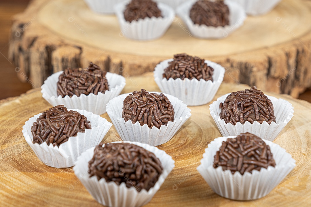Brigadeiros deliciosos e bonitos