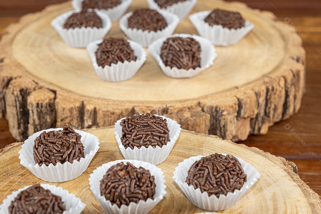 Brigadeiros deliciosos e bonitos
