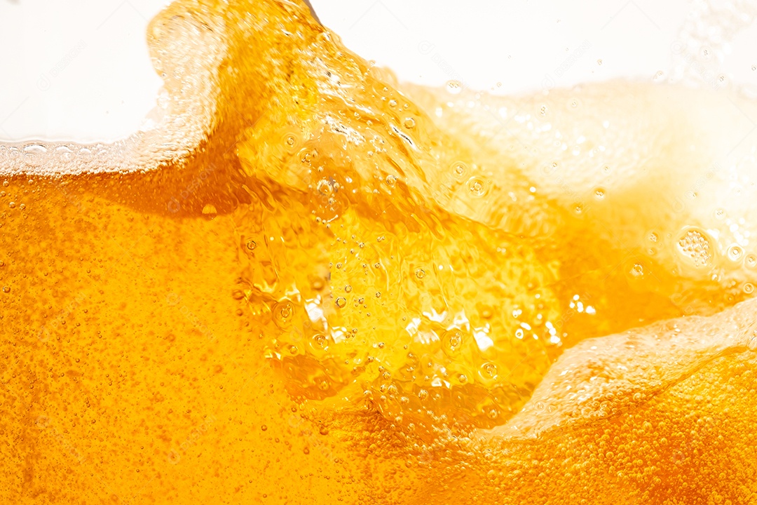Close up brilhante laranja óleo ou textura de respingos de cerveja e ondas da natureza belas ondas curvas e pequenas bolhas suaves para design gráfico e fundo