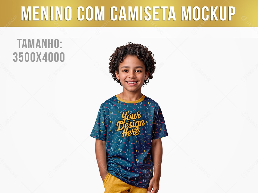 Menino com Camiseta Mockup PSD Editável