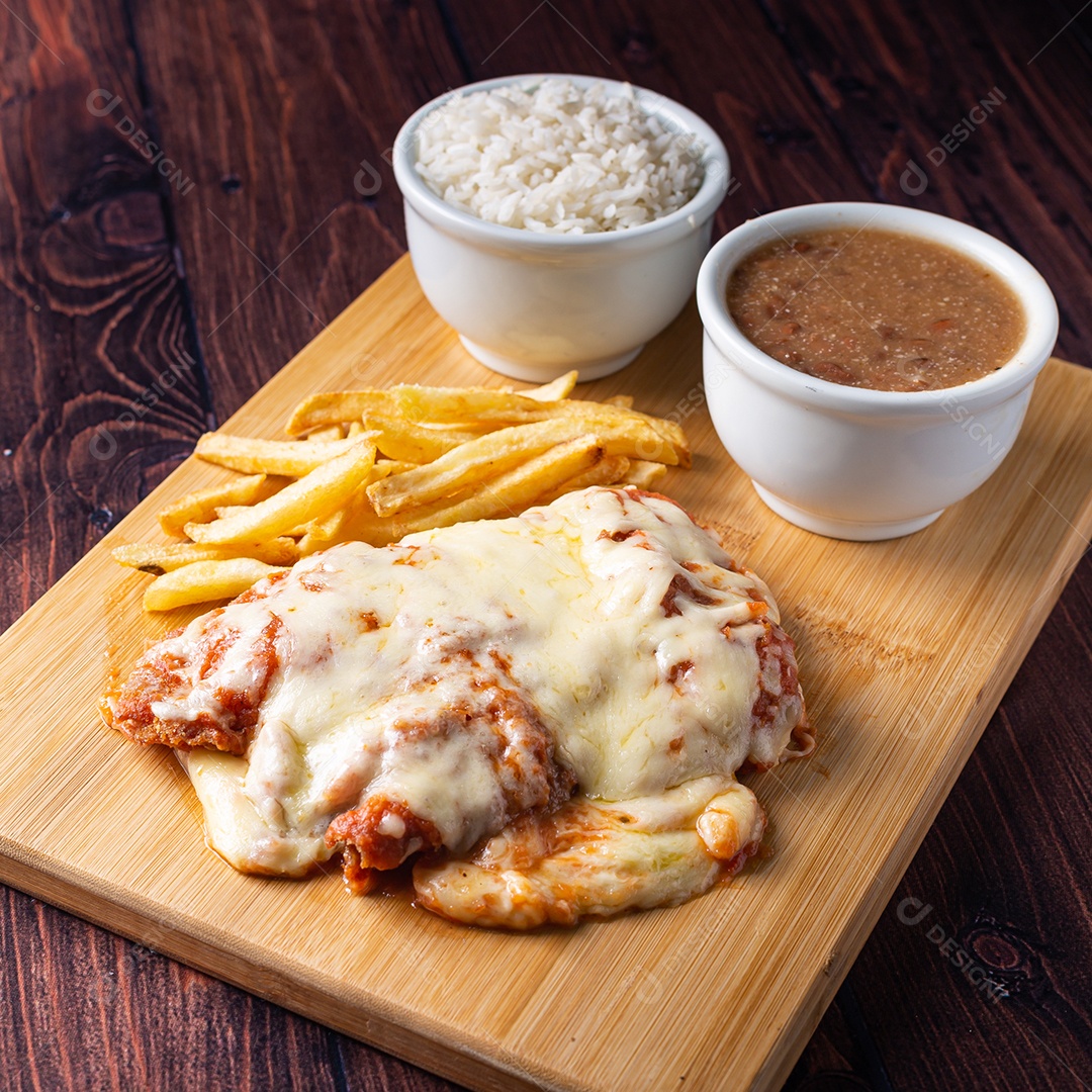 Filé de frango a parmegiana