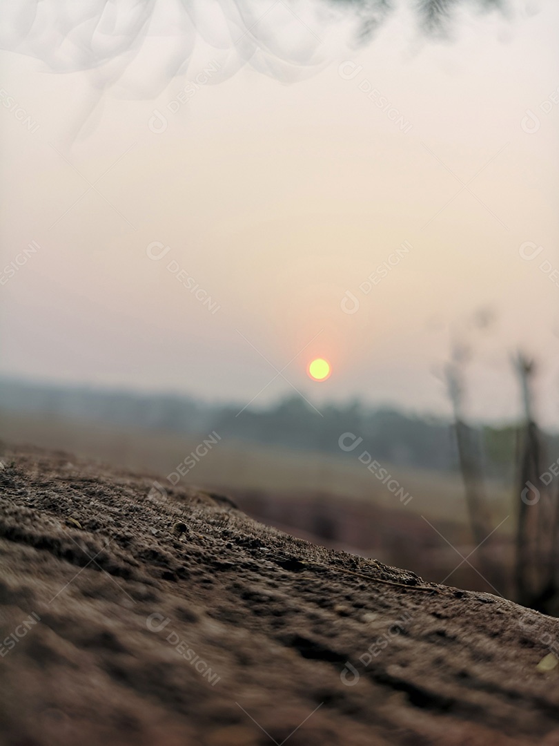 Um pôr do sol de tirar o fôlego sobre as planícies
