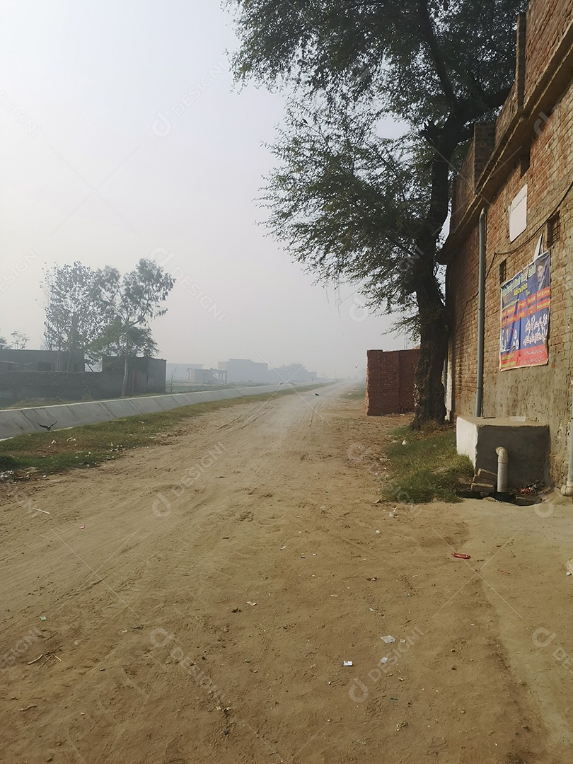 Uma estrada rural empoeirada