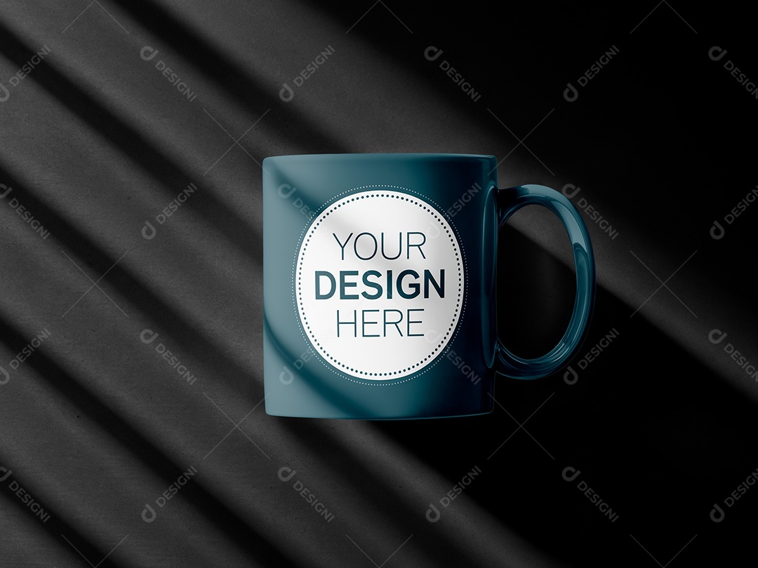Caneca em Fundo Escuro Mockup PSD Editável