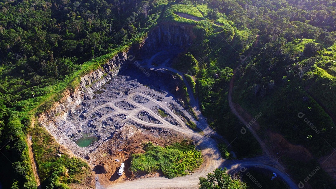 Linda vista panorâmica sobre fundo de uma floresta