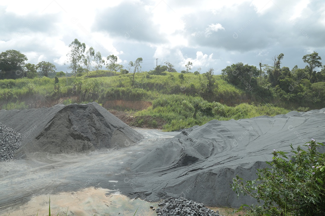Areia de brita em um espaço na mineradora