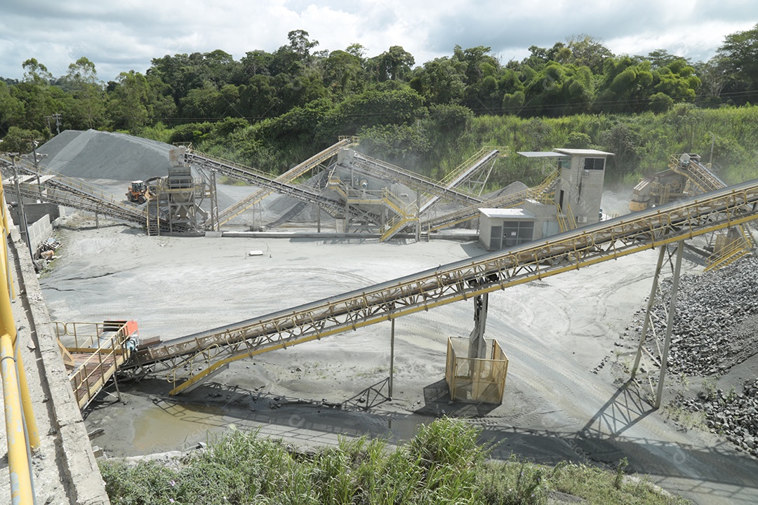 Britador de pedras em uma mineradora