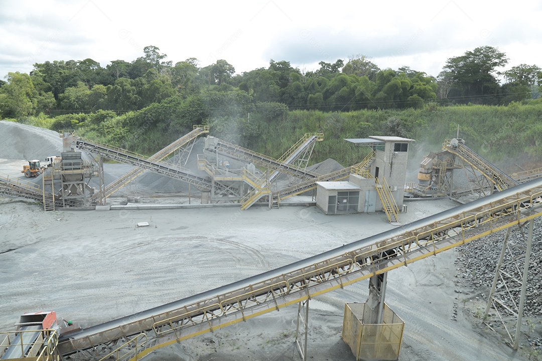 MIneradora com britador para o serviço
