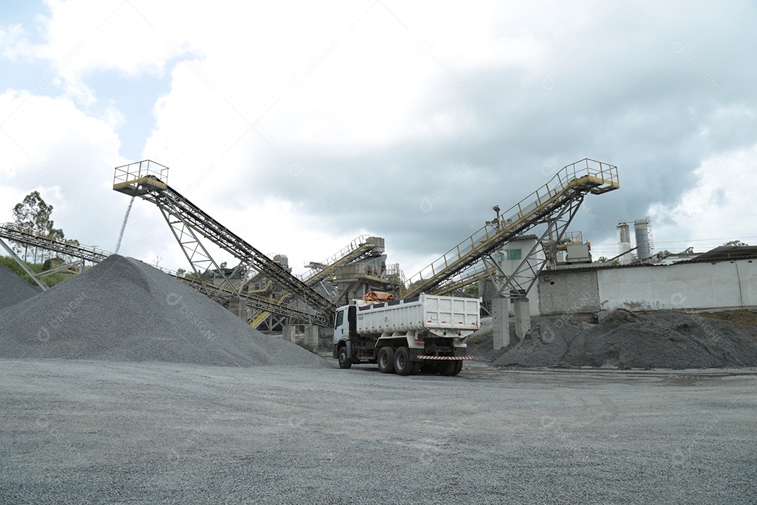 Caçamba em uma mineradora