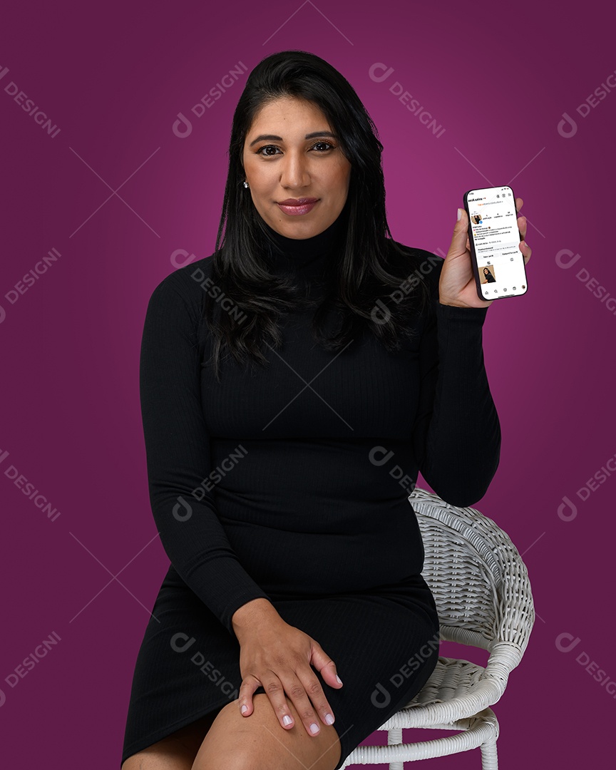 Uma linda com celular nas mãos