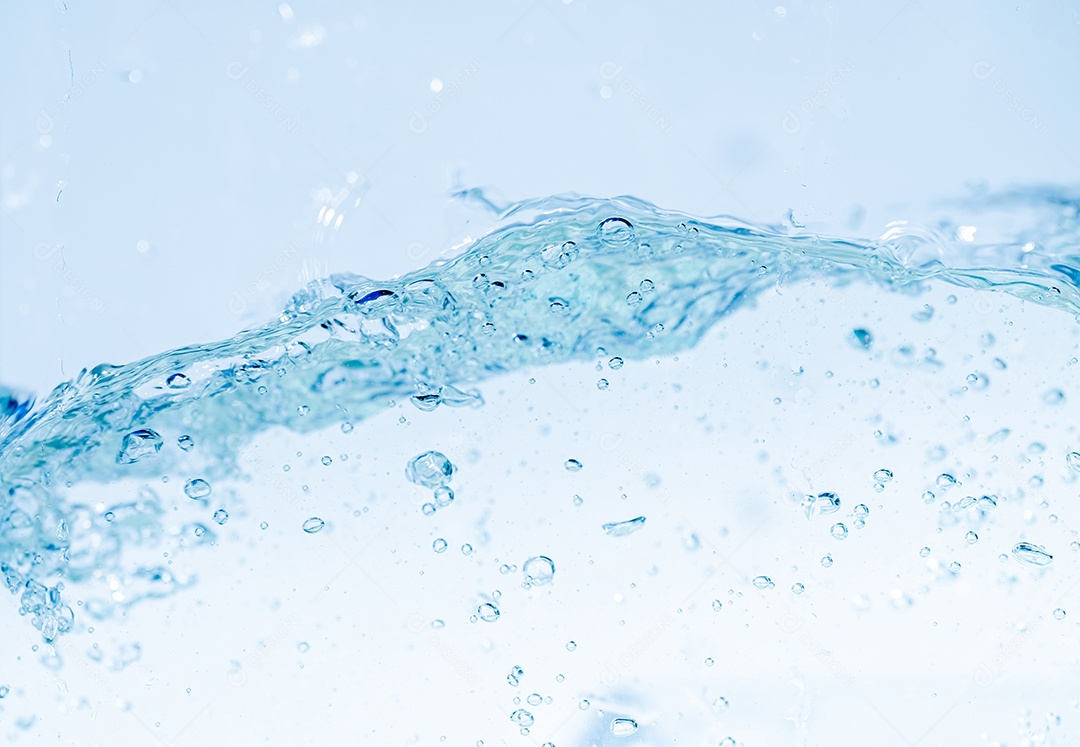 Respingos de água isolados no fundo branco