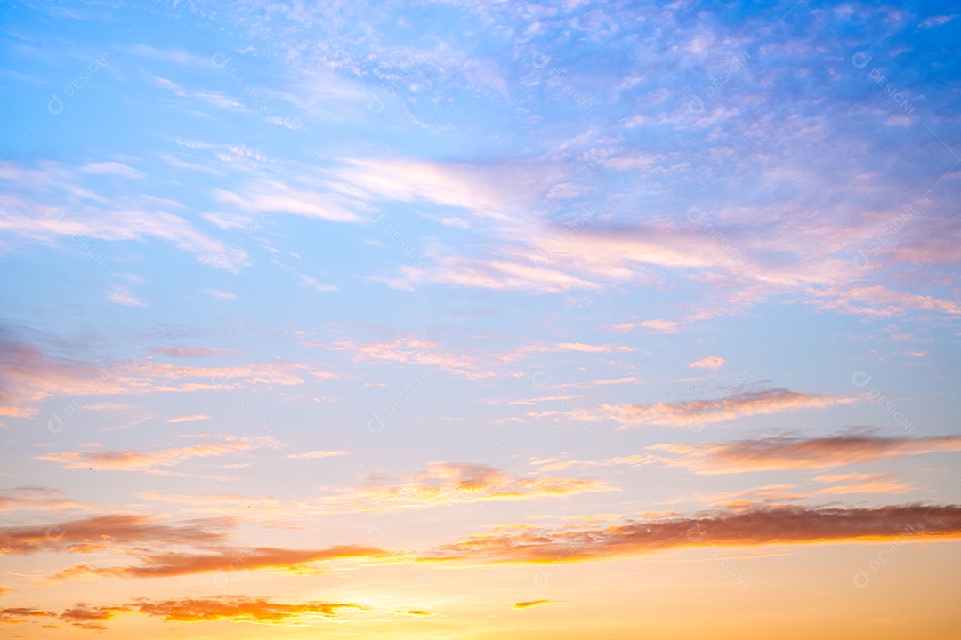 Close up brilhante laranja óleo ou textura de respingos de cerveja e ondas da natureza belas ondas curvas e pequenas bolhas suaves para design gráfico e fundo