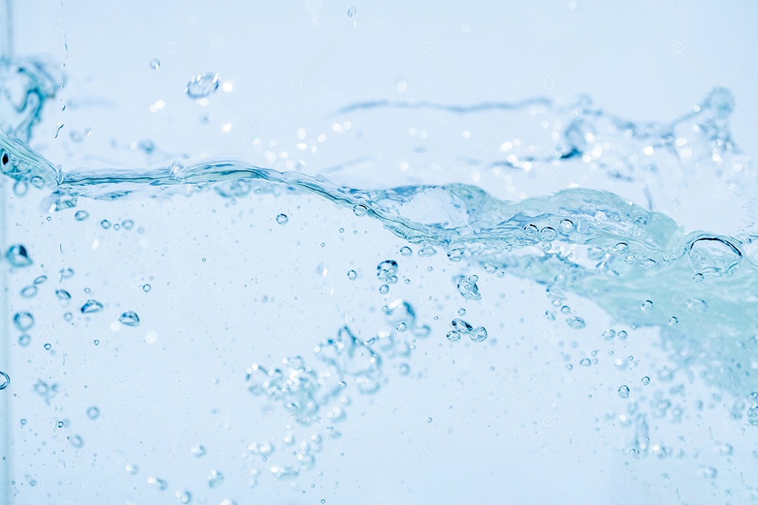 Closeup Textura de superfície de água azul transparente e clara com ondulações