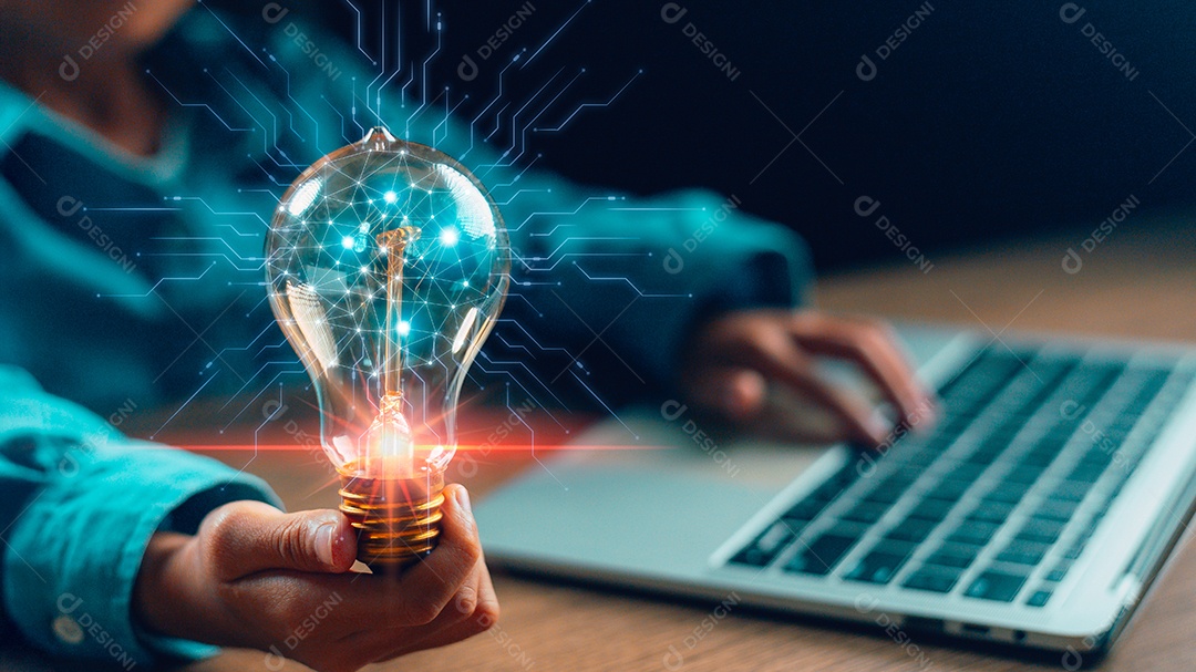 Homem segurando uma lâmpada brilhante tecnológica inovação