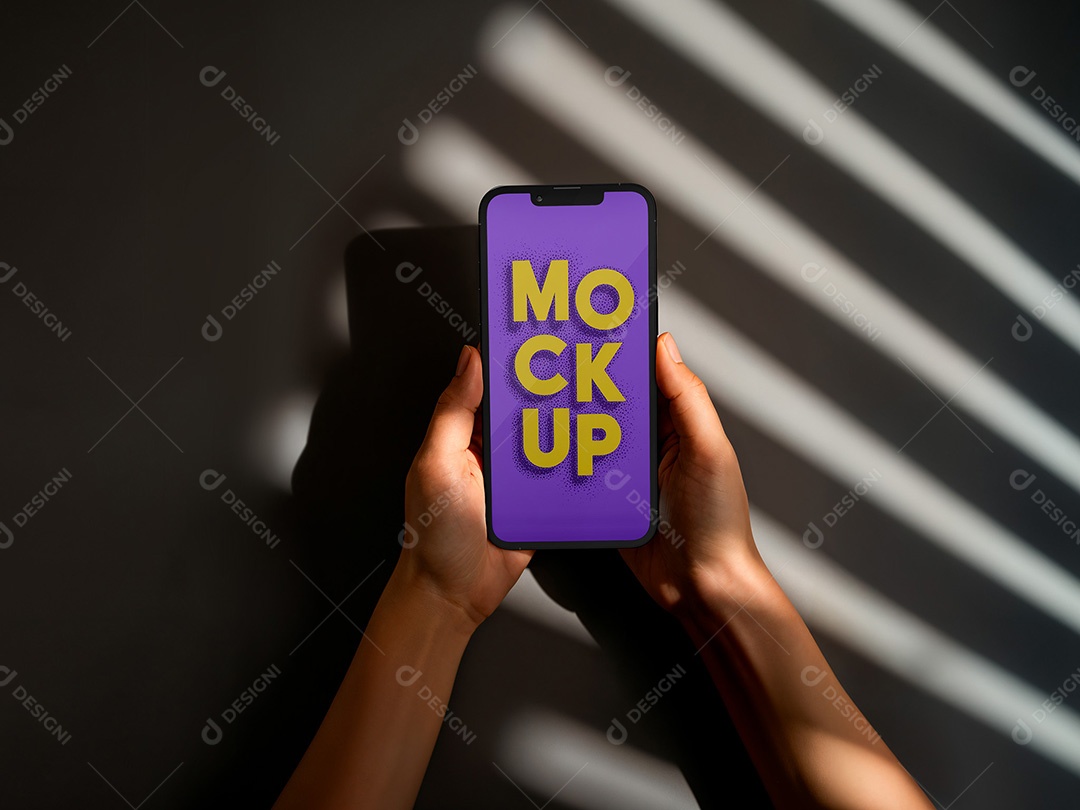 Celular na Mão Mockup PSD Editável