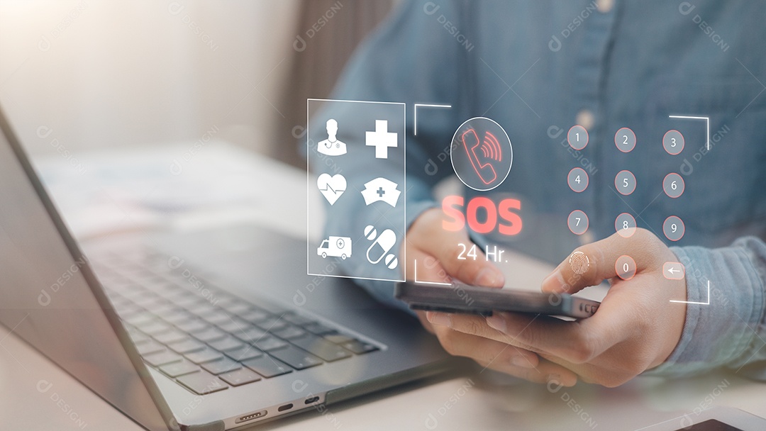 Empresário usando smartphone com tecnologia avançada para negócios