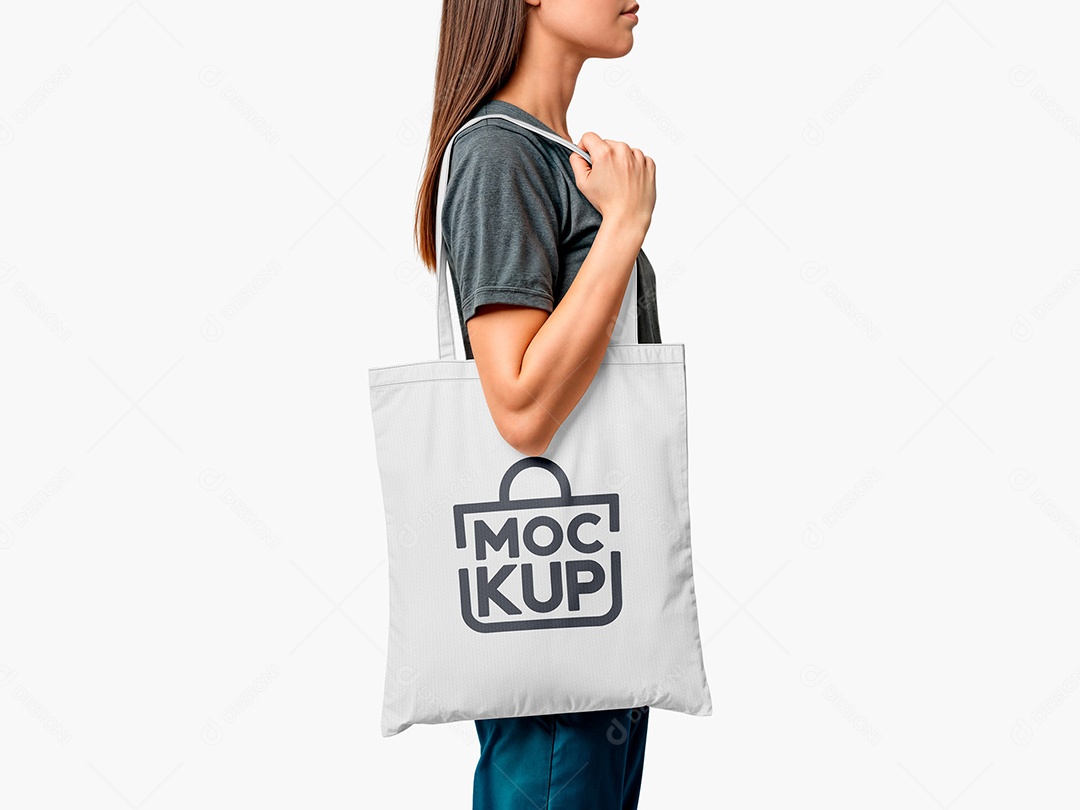 Mulher com Bolsa Mockup PSD Editável
