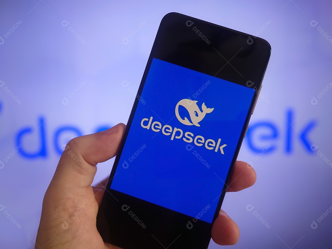 Ilhéus bahia brasil 30 de janeiro de 2025 mão segurando celular com aplicativo deepseek empresa chinesa de inteligência artificial IA